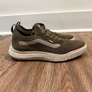 New condition, women’s Ultra Range Vans, worn once to try on, size 9